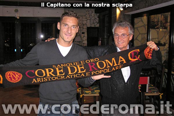 20061226totti_sciarpa.jpg