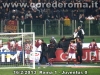 La squadra sotto la curva dopo la vittoria