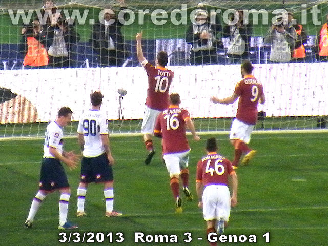 Totti esulta per il 225° gol in serie A