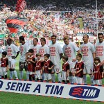 la Roma in campo con la maglietta di saluto al grande paolo maldini