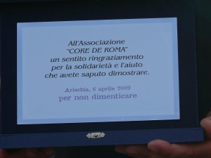 la targa ricordo del comune di arischia a corederoma