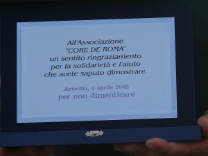 la targa ricordo del comune di arischia a corederoma