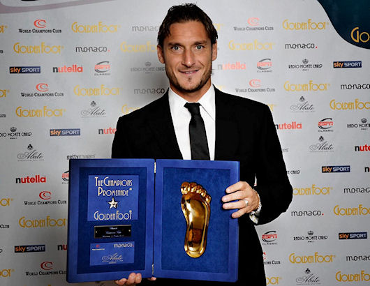 Totti vince il Golden Foot 2010 Totti vince il Golden Foot 2010