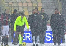 Bologna-Roma: campo impraticabile per neve
