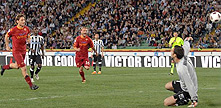 Udinese-Roma: rigore a cucchiaio di Totti ed è 0-1