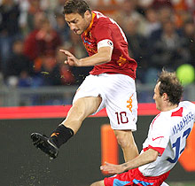 Roma-Catania, Totti: 500 partite in serie A e 215 gol...