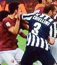 Roma-Juve: gomitata di Chiellini