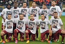 Samp-Roma: la maglia per Stefano e Cristian, morti in un incidente di ritorno dalla partita di Champions Roma-Bayern