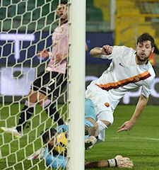 Palermo-Roma: il gol di Destro