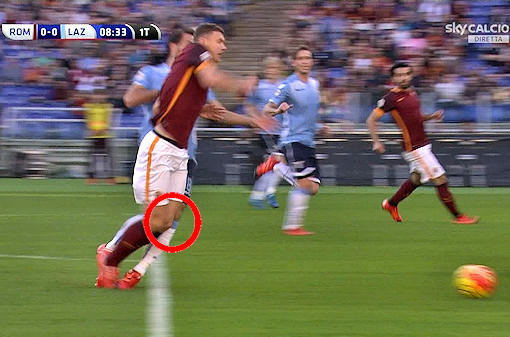 Roma-Lazio: netto rigore su Dzeko!