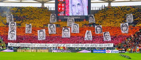 Curva Sud al derby prima della desertificazione voluta da Gabrielli Curva Sud al derby prima della desertificazione voluta da Gabrielli