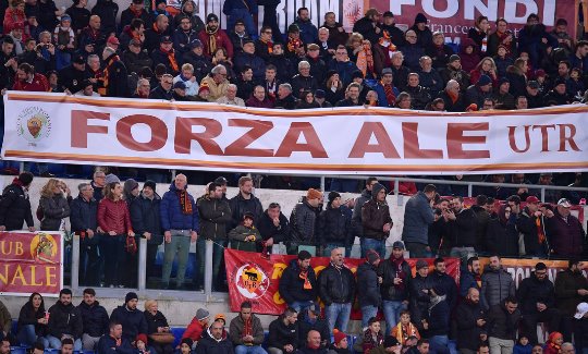 Roma-Torino: striscione per Florenzi nuovamente infortunato al ginocchio Roma-Torino: striscione per Florenzi nuovamente infortunato al ginocchio