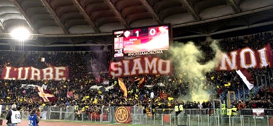 Roma-Lazio 2-1: prima scenografia