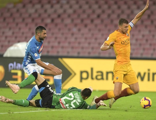Dzeko spinto in area... Sarebbe rigore... Sarebbe!
