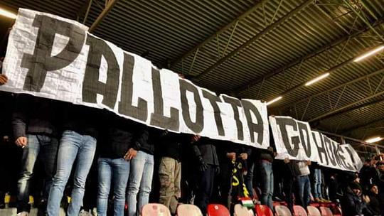 Champions, Plzen-Roma: striscione per Pallotta...